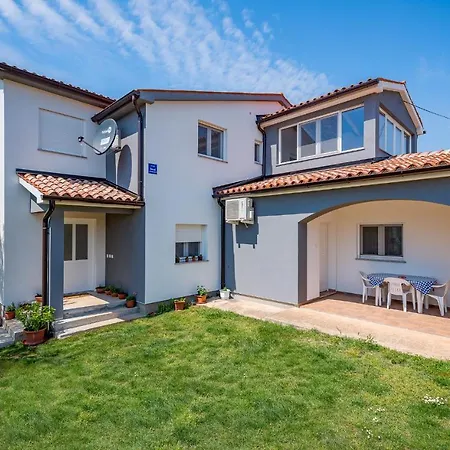 Nelle Apartamento Pula