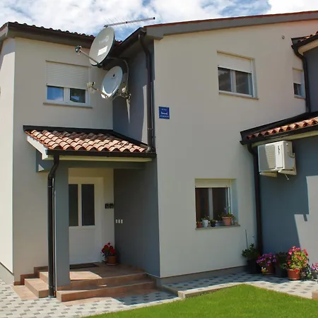 Nelle Apartamento Pula