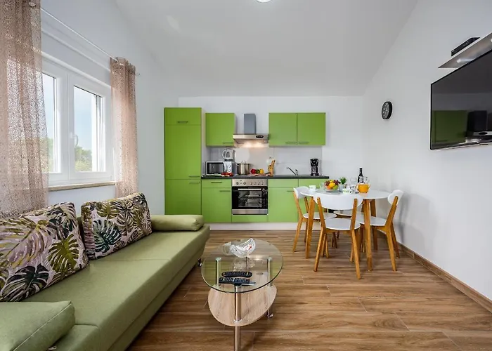 Nelle Apartment