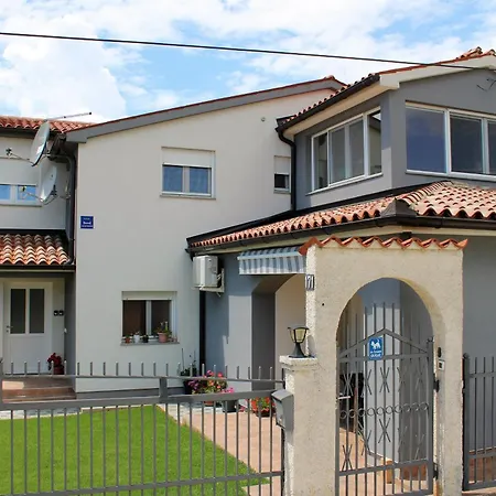 Nelle Apartment Pula