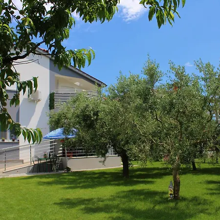 Apartment Nelle Pula